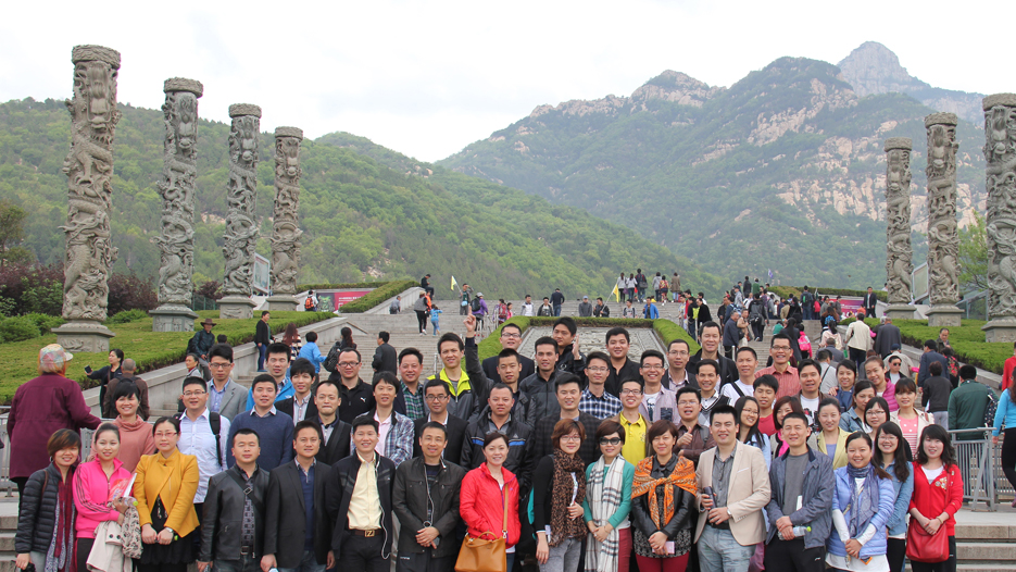 哈哈体育精英团队游孔府登泰山